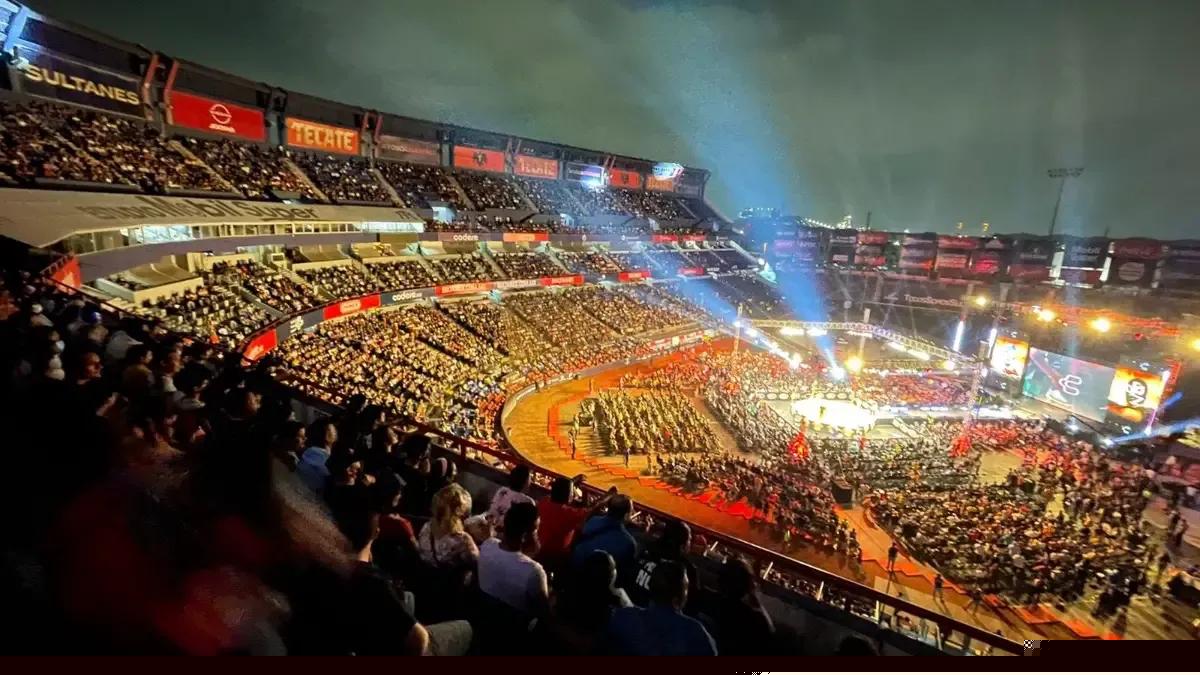 AAA TripleMania Monterrey crowd.jpg