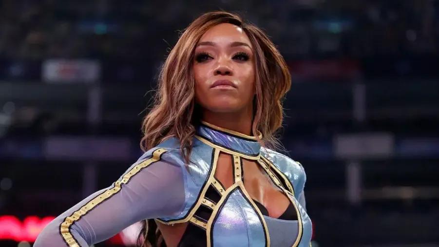 Alicia Fox 2016 Raw.jpg