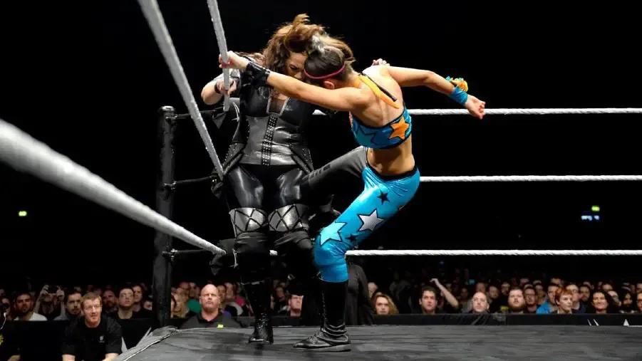 Bayley nia jax nxt takeover london