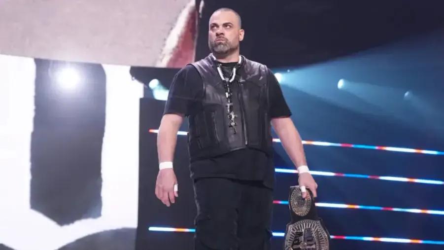 Eddie Kingston AEW Dynamite Grand Slam 2023 Entrance.jpg