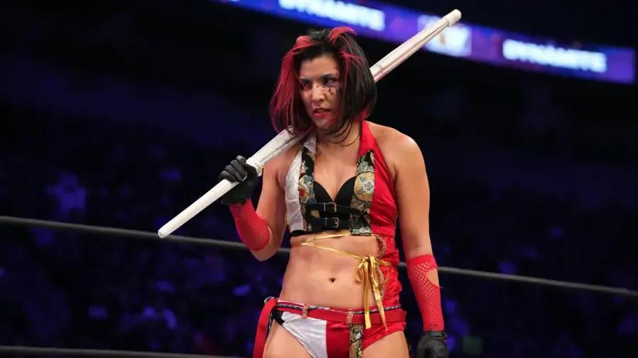 Hikaru Shida kendo stick.png