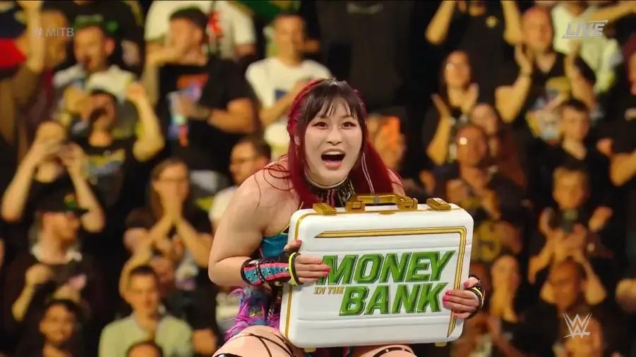 IYO SKY money in the bank 2023 win screenshot.jpg