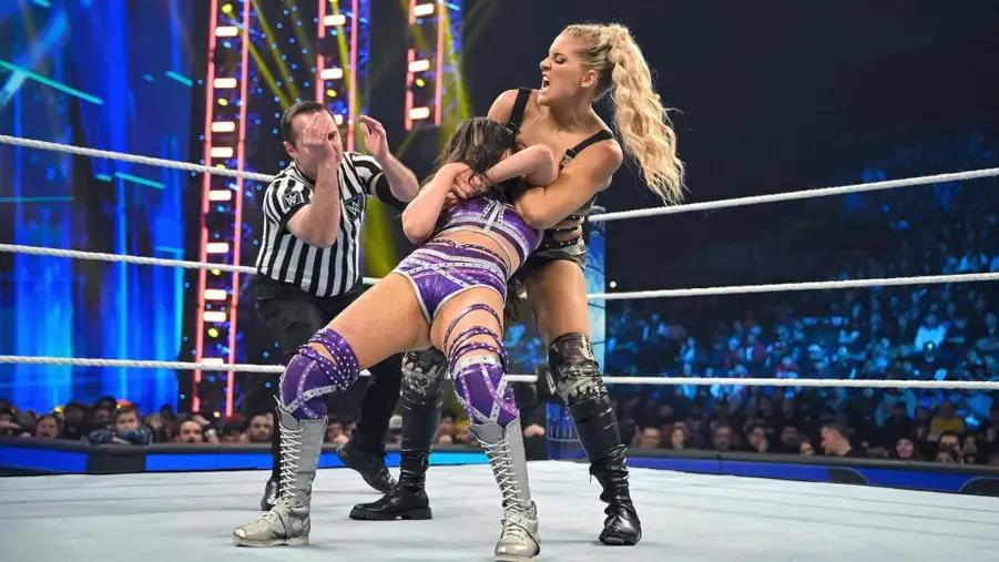 Lacey Evans January 2023 Cobra Clutch.jpg