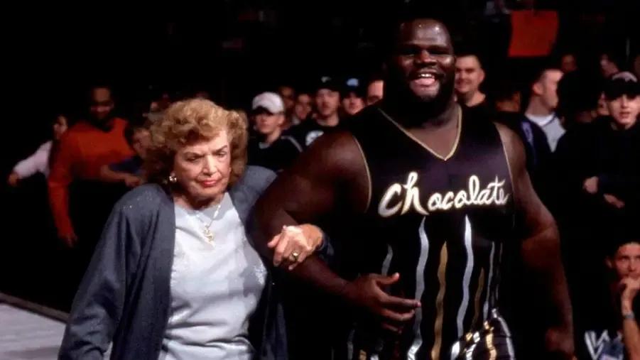 Mark Henry - Mae Young - WWE.jpg