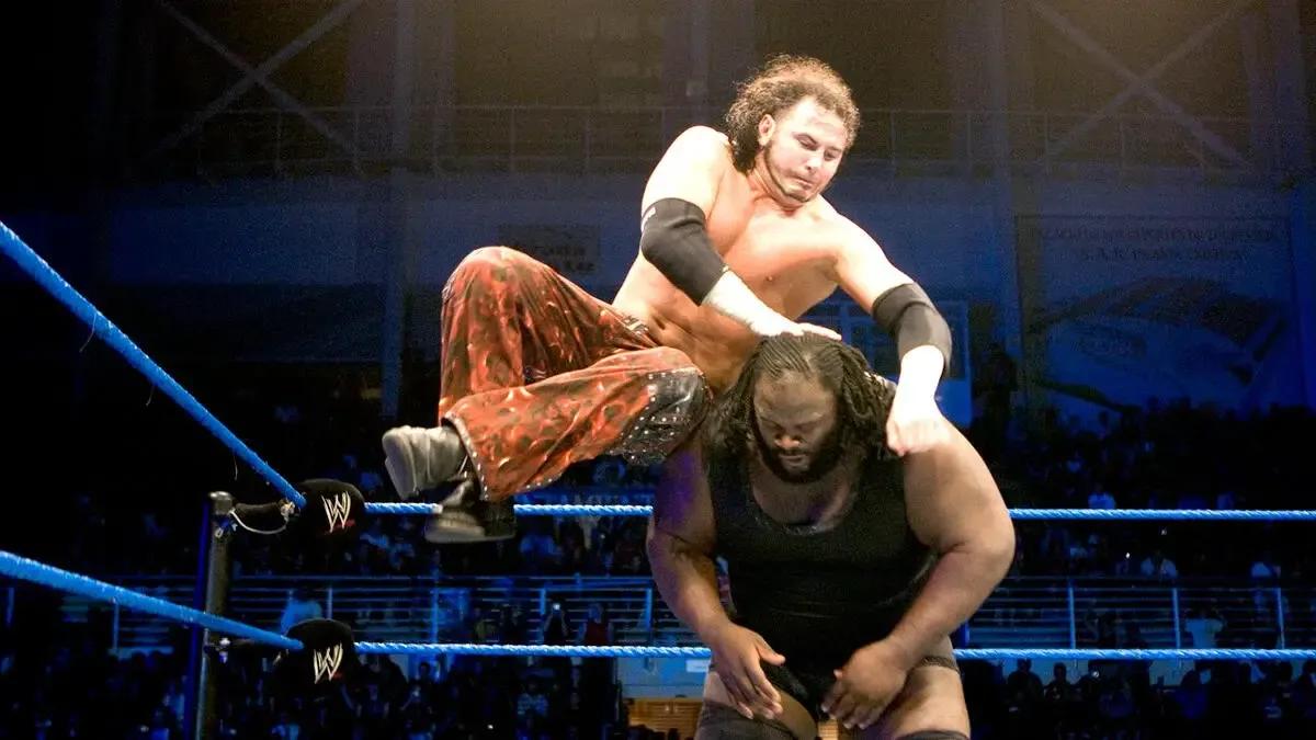 Matt Hardy Mark Henry WWE House Show 2008.jpg