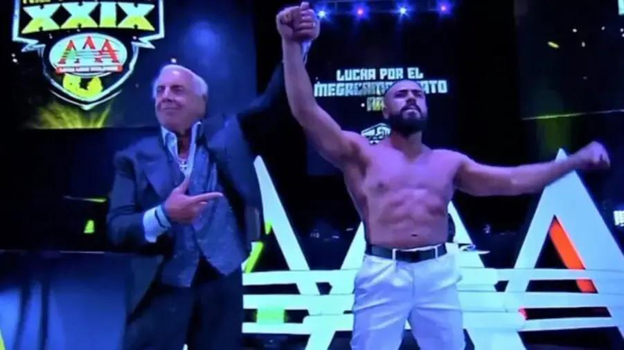 Ric Flair- Andrade- AAA TripleMania XXIX.jpg