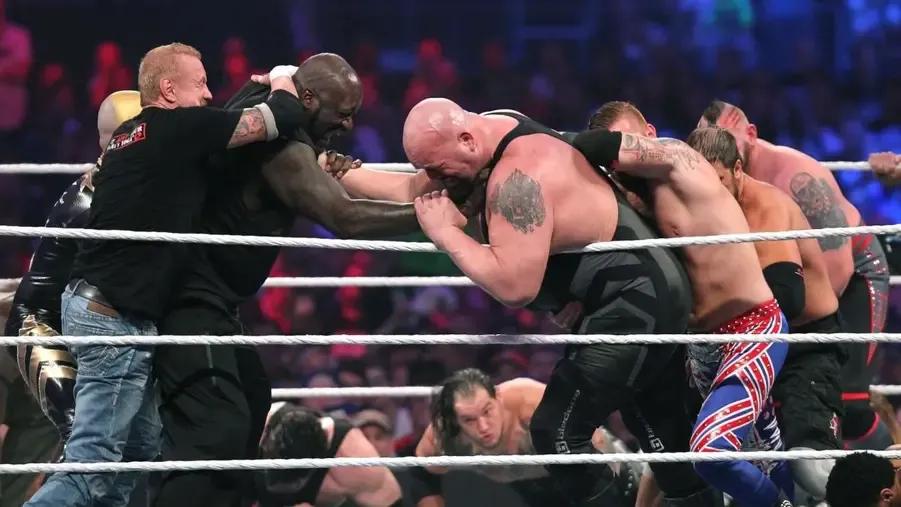 Shaq and big show paul wight fight at wwe wrestlemania