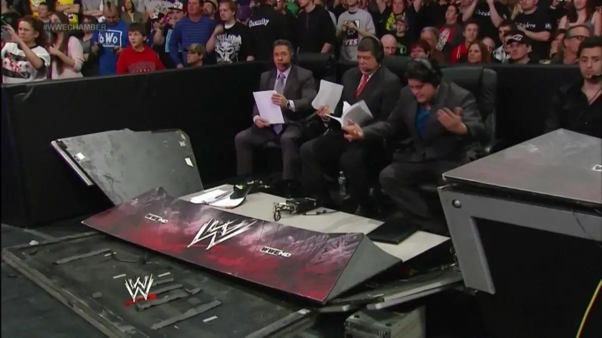 Spanish announce table.jpg