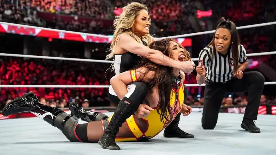 Trish Stratus June 2023 camel clutch.jpg