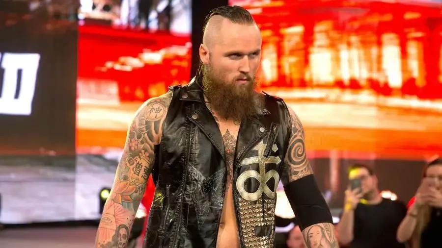 https://cultaholic.com/files/images/84f3d0956769c0d6daa5aa5a33178730ec58f52e-Aleister-Black.jpg