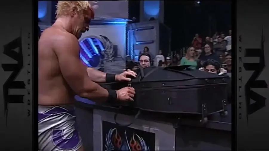 https://cultaholic.com/files/images/d61a33fe10568305b0e859ac7dde603c1076e1aa-jeff-jarrett.jpg