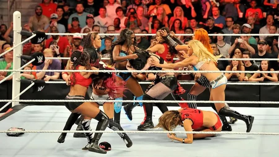 https://cultaholic.com/files/images/3429db683980ac182d2de7c1eb9d09a04ae025f5-becky-lynch-charlotte-sasha-banks-raw-debut.jpg