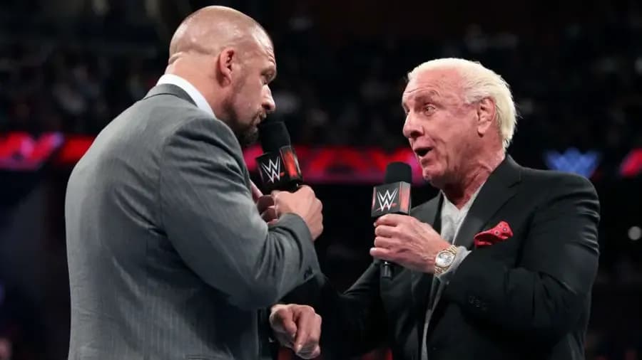 https://cultaholic.com/files/images/aae7ccbbd8f03823e60a05ee785faadb5bede7a4-Triple-H-Ric-Flair.jpg