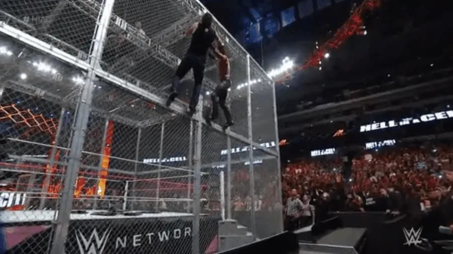 https://cultaholic.com/files/images/ad30010fed59984046bd4c9a6a631e1e47e2418f-seth-rollins-dean-ambrose.gif