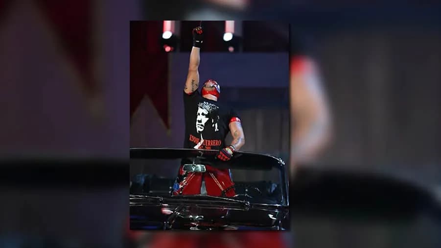https://cultaholic.com/files/images/b4d0bdafde65c3d67bde516801aba13dfbbfb1e4-rey-mysterio-royal-rumble-2006-i.jpg